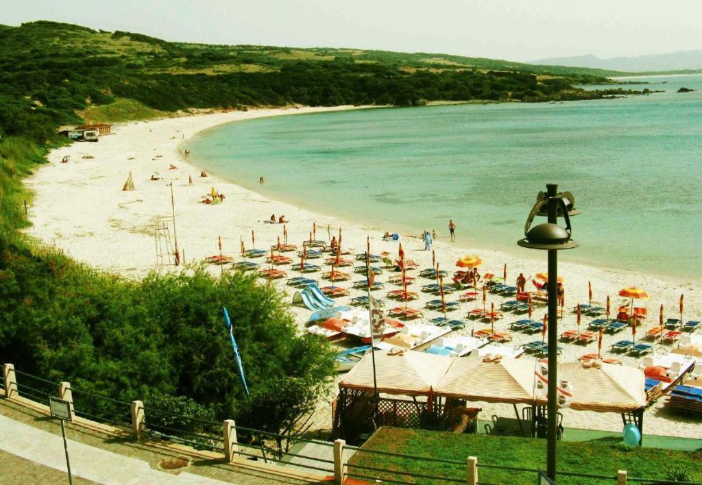 Borgo Spiaggia Isola Rossa Eksteriør bilde