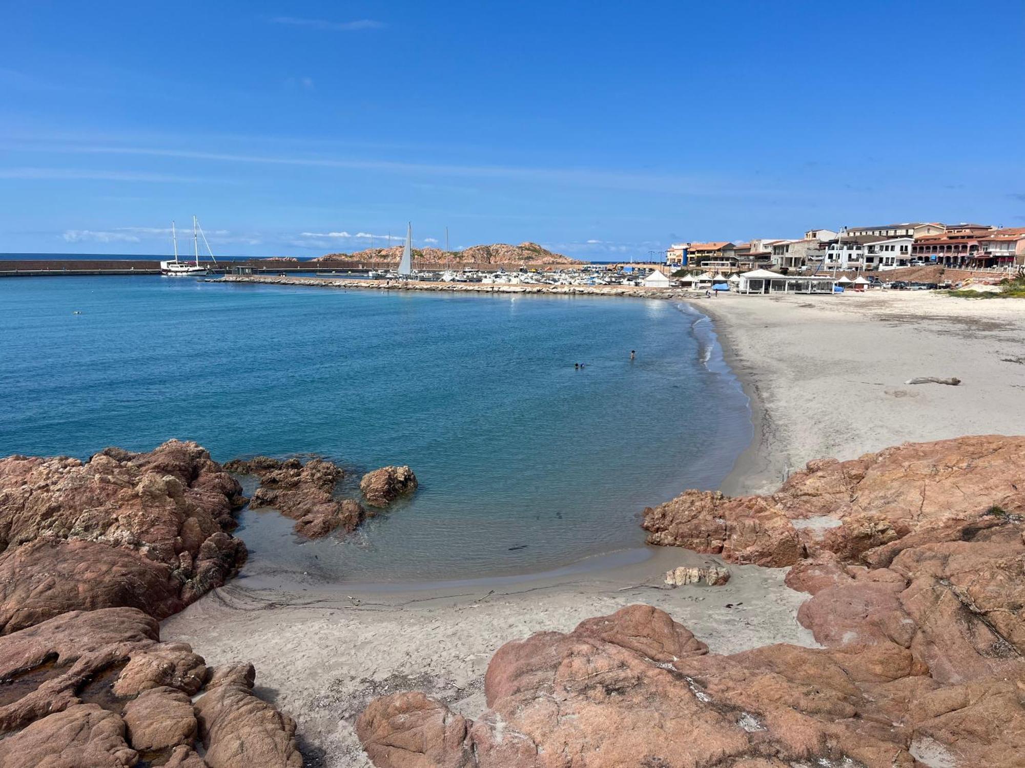 Borgo Spiaggia Isola Rossa Eksteriør bilde