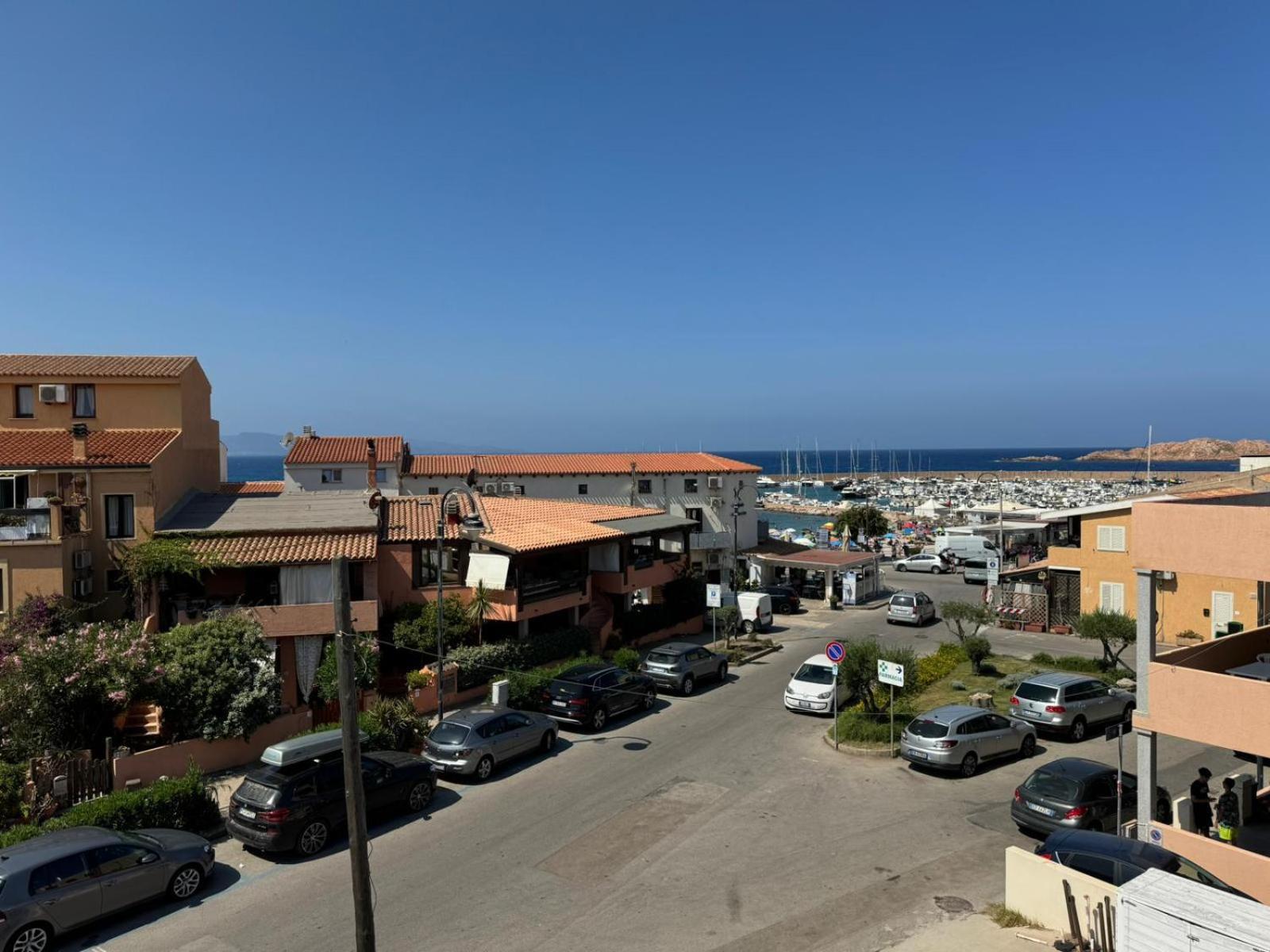 Borgo Spiaggia Isola Rossa Eksteriør bilde