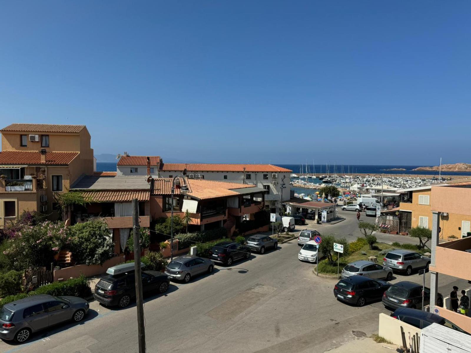 Borgo Spiaggia Isola Rossa Eksteriør bilde